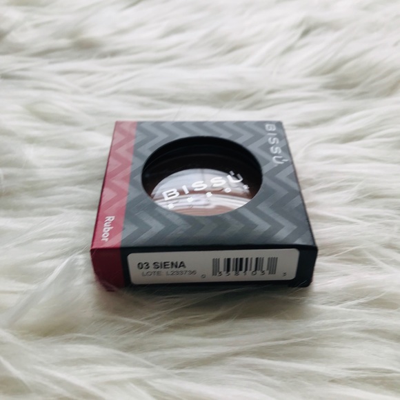 Blush - Picture 3 of 3